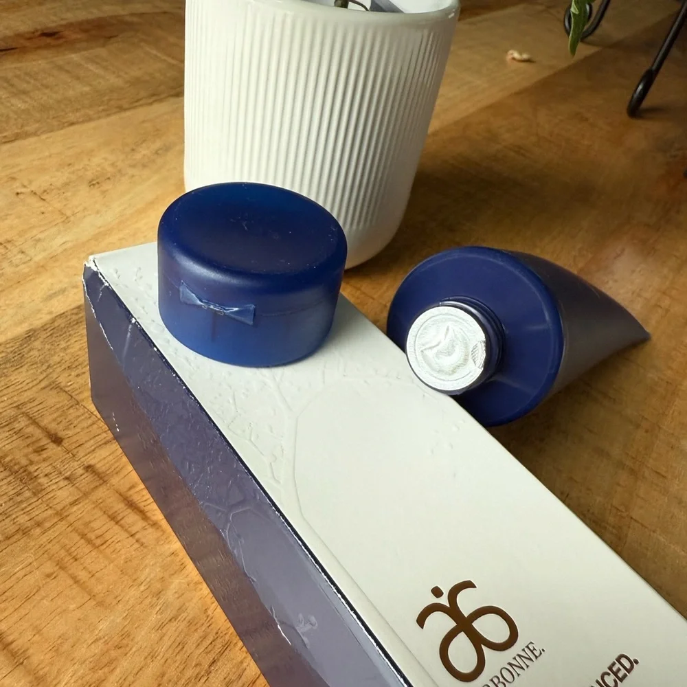 Arbonne RE9 Advanced Shave Cream for Men - White and Gold